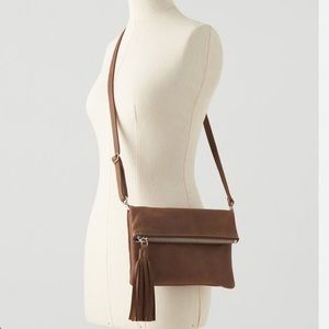 Roots Anna Tribe crossbody, Natural. Italian leather + made in Canada